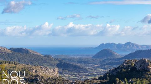 Finca mallorquina en Pollensa con vistas al mar y a la Sierra.