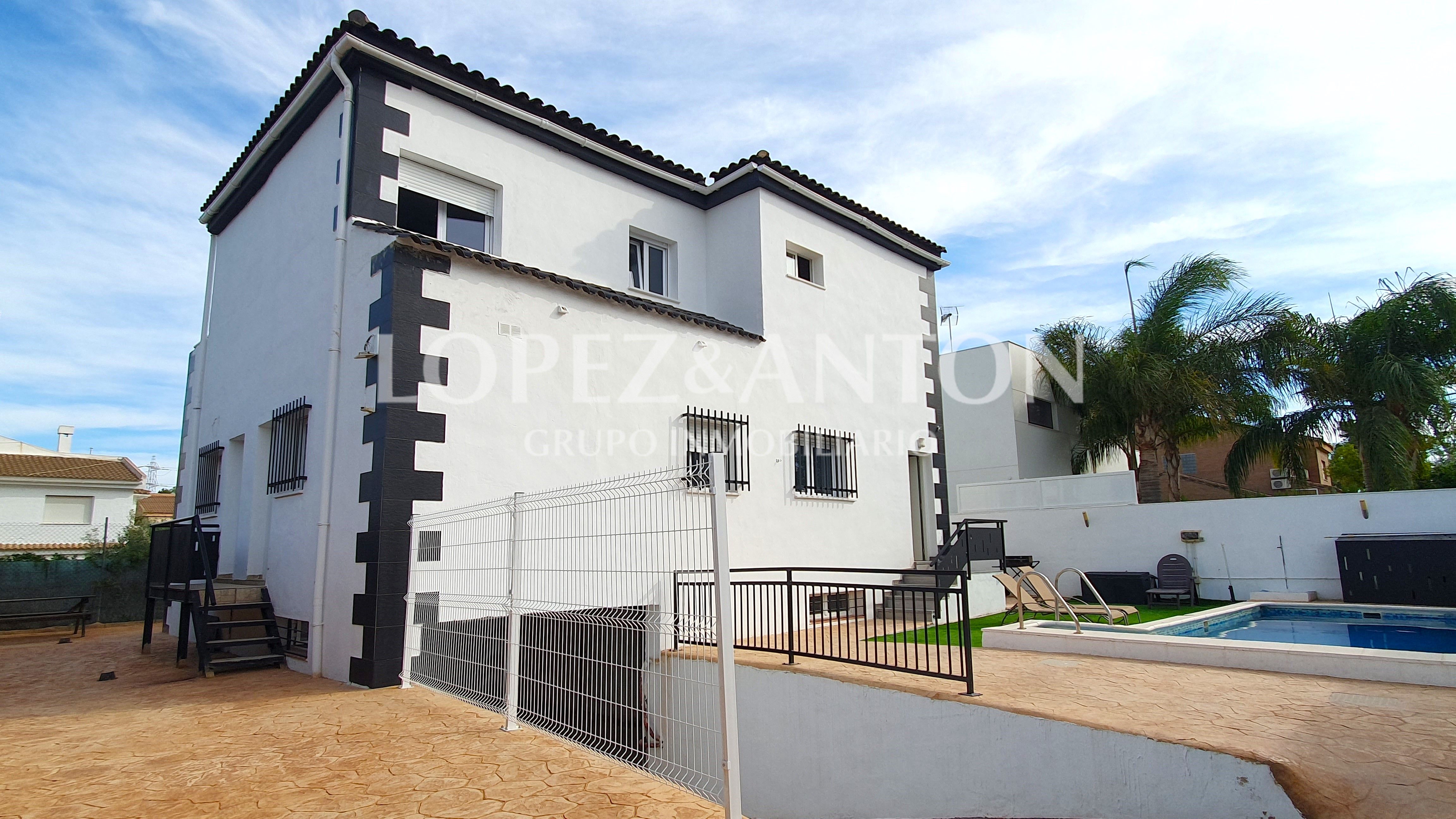Vista exterior de Casa o chalet en venta en L'Eliana con Aire acondicionado, Calefacción y Jardín privado