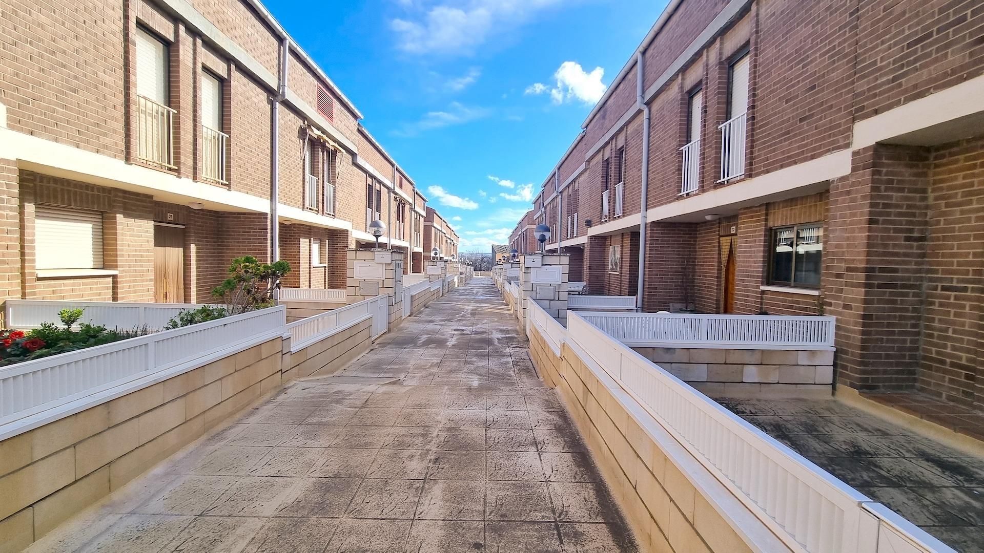 Exterior view of House or chalet for sale in Villanueva de Gállego  with Terrace