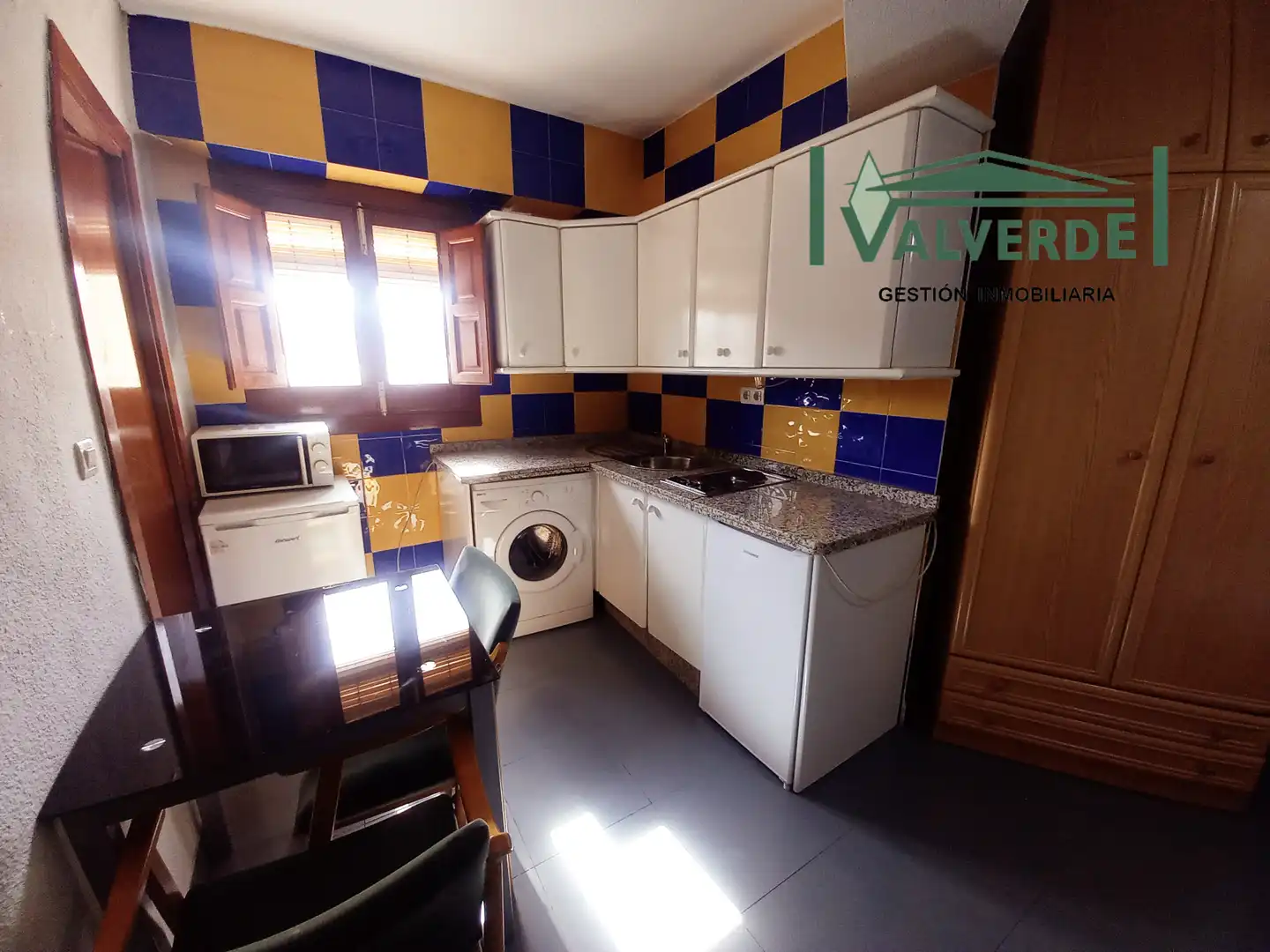 Study for rent in Calle Recogidas, Fígares