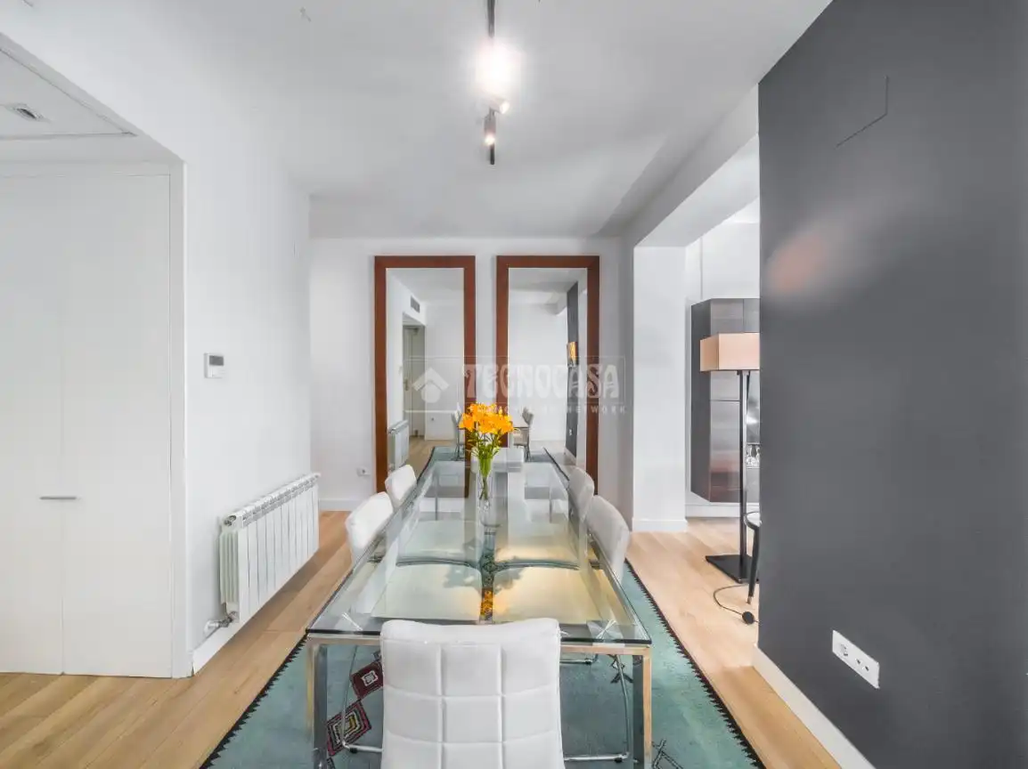 Dining room of Flat for sale in Madrid  with Air Conditioner and Heating