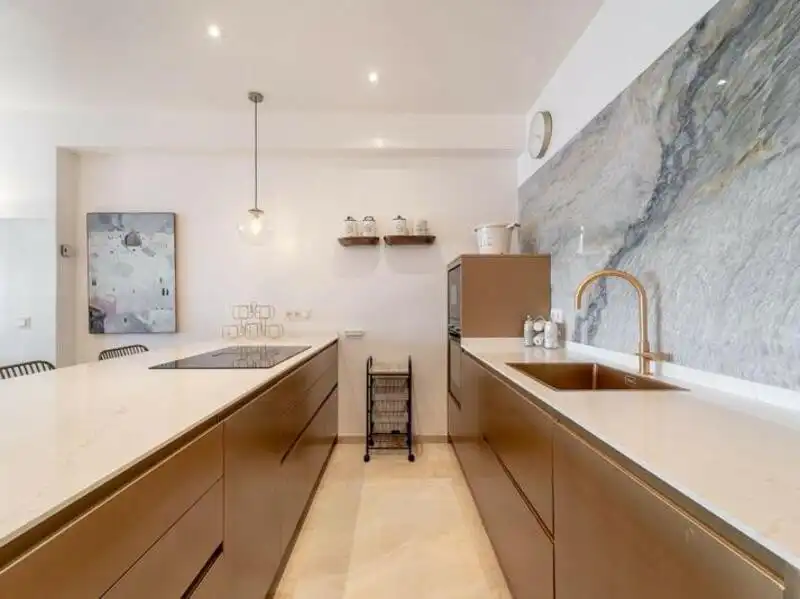 Cuina de Apartament en venda en Marbella amb Aire condicionat, Calefacció i Terrassa
