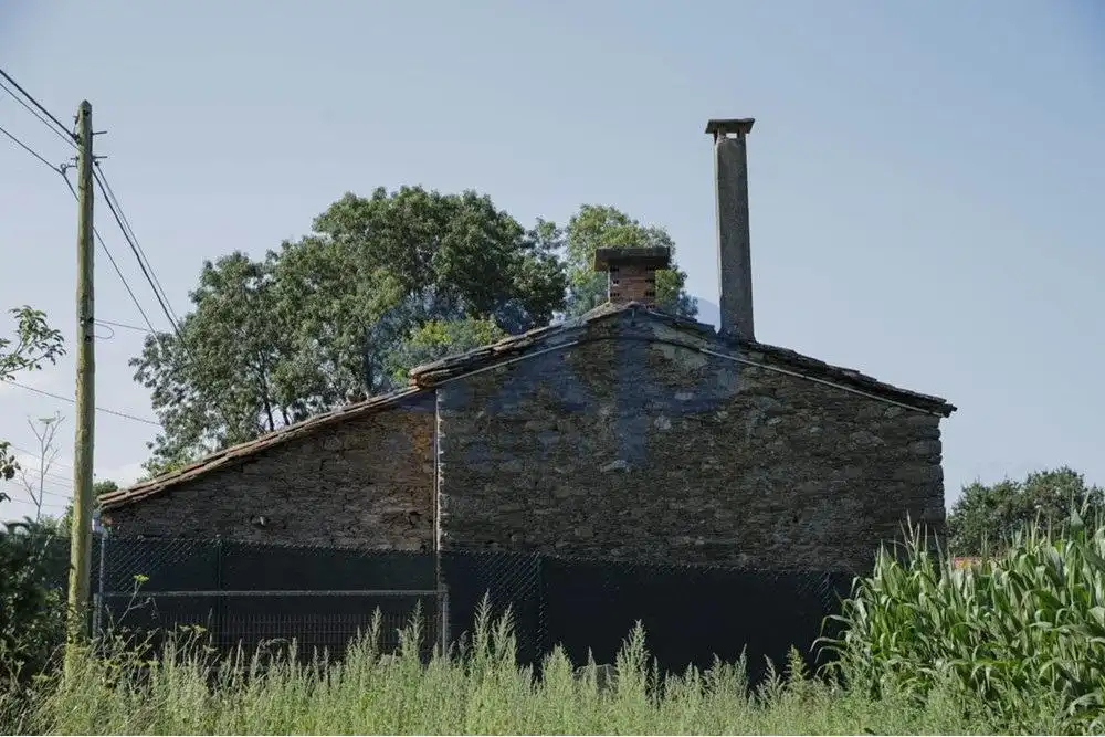 Außenansicht von Country house zum Verkauf in Touro mit Privatgarten und Terrasse