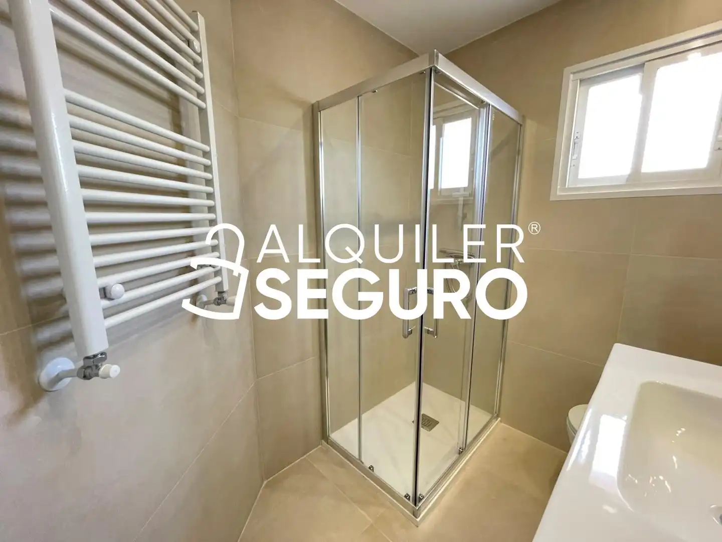 Bany de Pis de lloguer en Madrid amb Aire condicionat, Calefacció i Terrassa