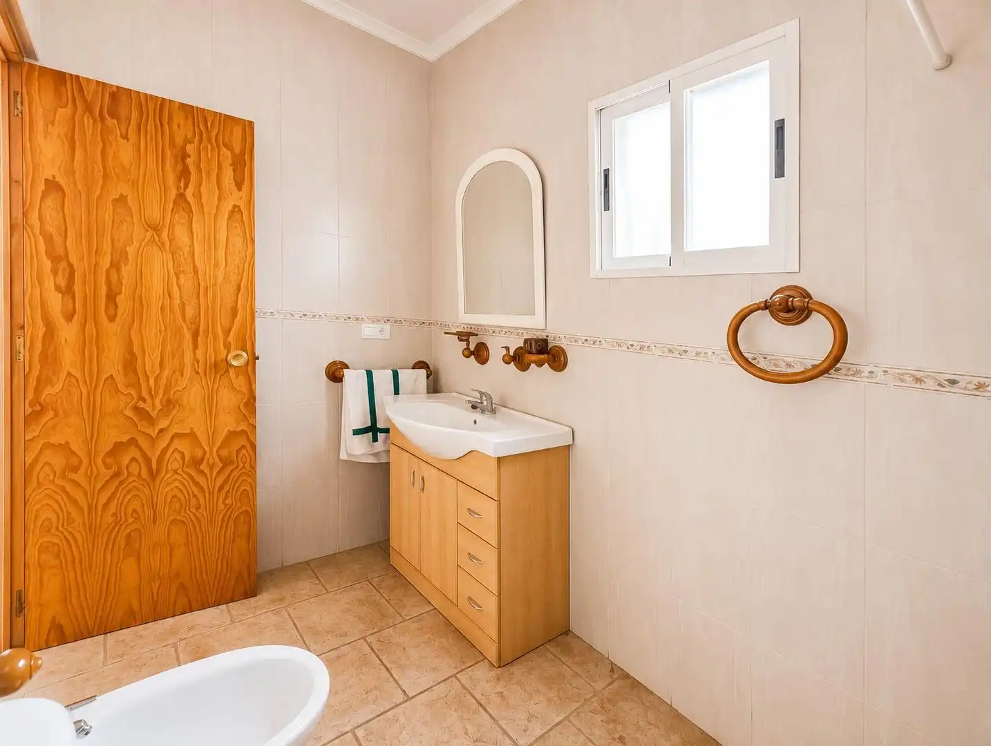 Bathroom of Houses for sale in Novelda  with Private garden, Storage room and Swimming Pool