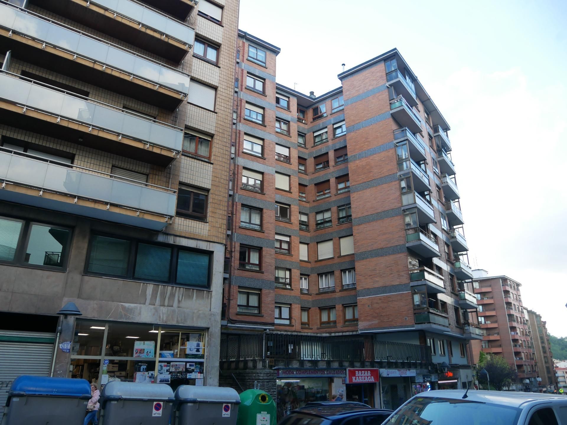 Exterior view of Flat for sale in Basauri   with Balcony