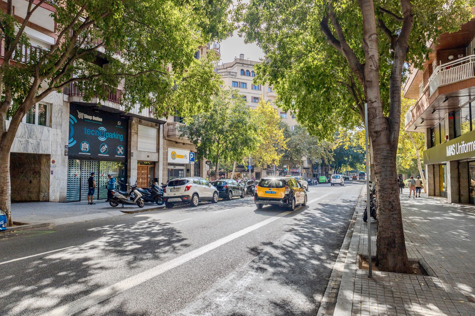 Vista exterior de Local en venda en  Barcelona Capital amb Aire condicionat, Calefacció i Parquet