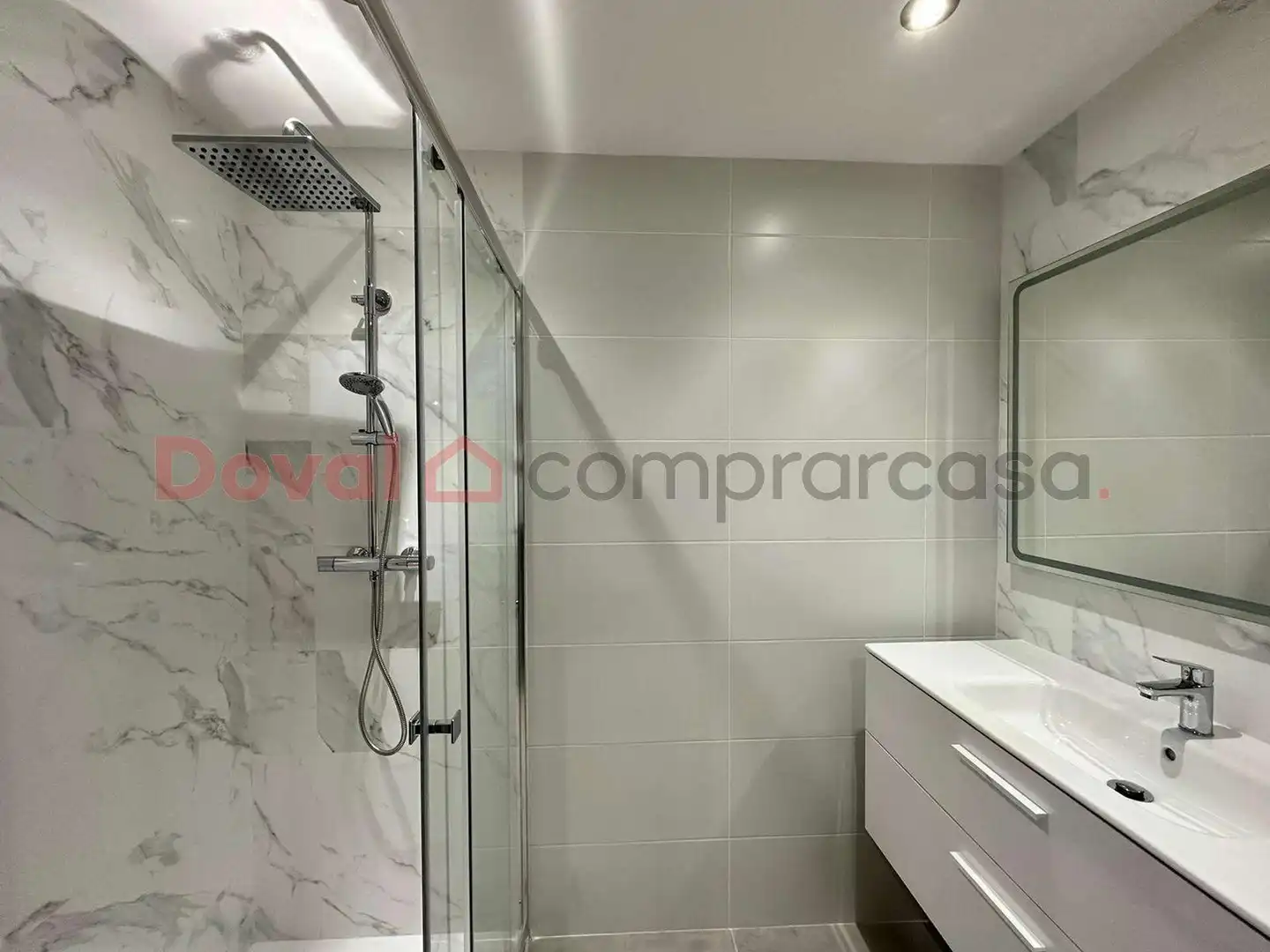 Bathroom of Flat for rent in Vigo   with Heating, Parquet flooring and Terrace