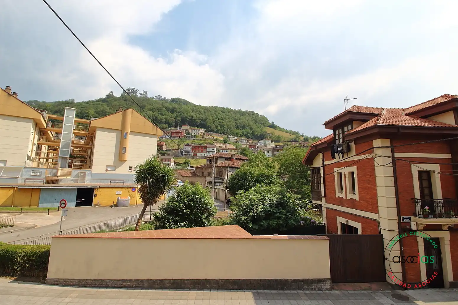 Vista exterior de Casa adosada en venda en Mieres (Asturias) amb Calefacció i Terrassa