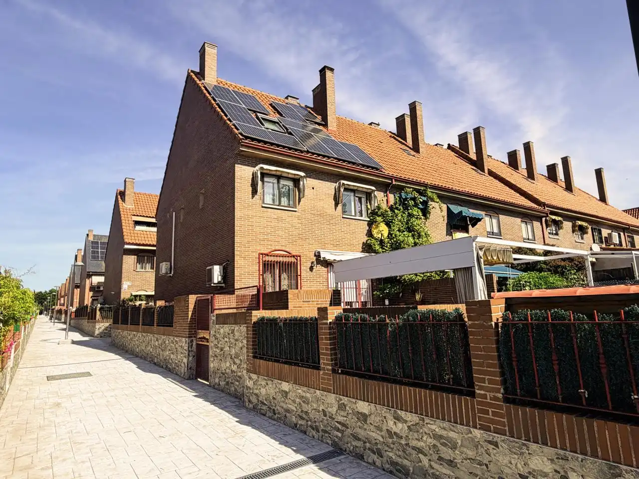 Vista exterior de Casa adosada en venta en Getafe con Aire acondicionado, Jardín privado y Terraza