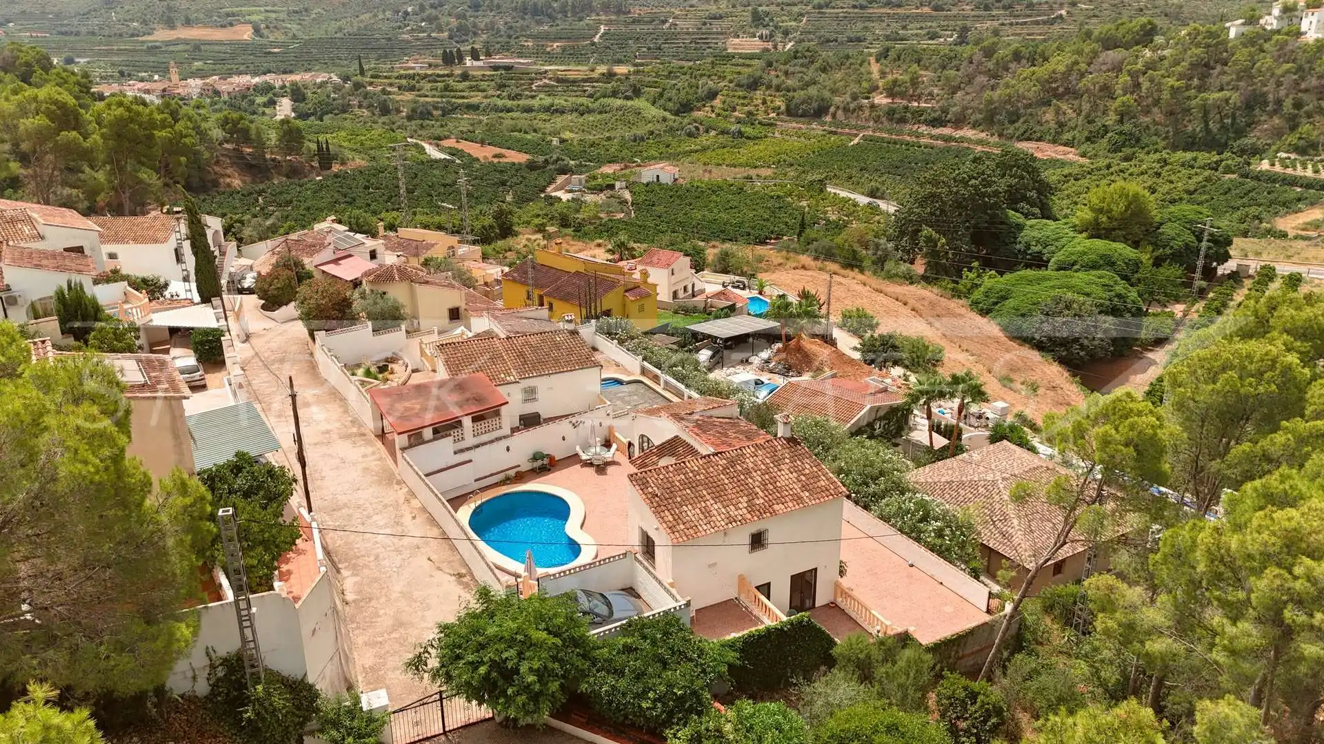 Vista exterior de Casa o xalet en venda en L'Atzúbia amb Aire condicionat, Jardí privat i Piscina