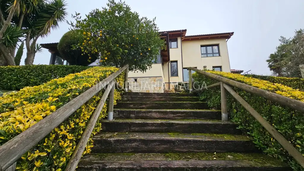 Vista exterior de Casa o chalet en venta en Colunga con Calefacción, Jardín privado y Parquet