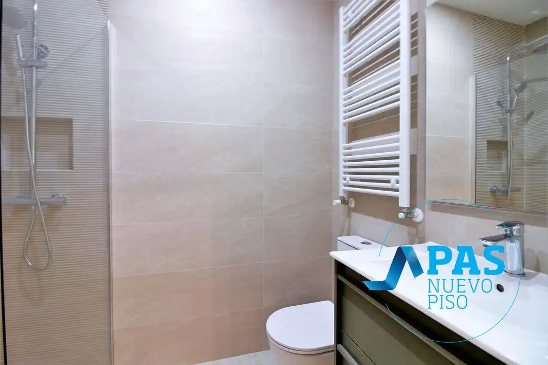 Baño de Piso en venta en Santander con Calefacción, Terraza y Balcón