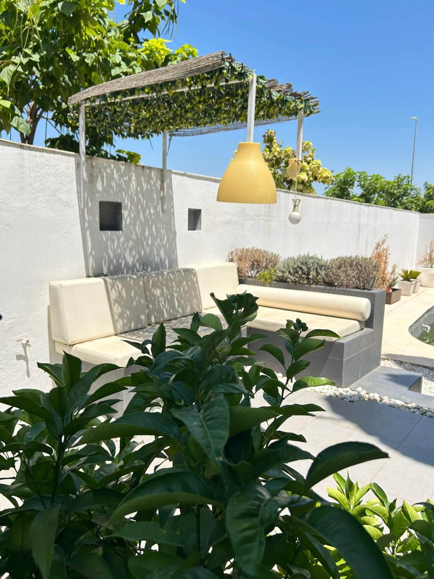 Terrassa de Casa adosada en venda en Palomares del Río amb Aire condicionat, Calefacció i Jardí privat