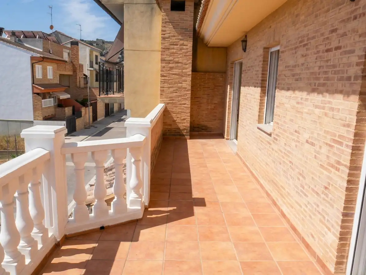 Terrassa de Casa adosada en venda en Sagunto / Sagunt amb Aire condicionat, Calefacció i Jardí privat