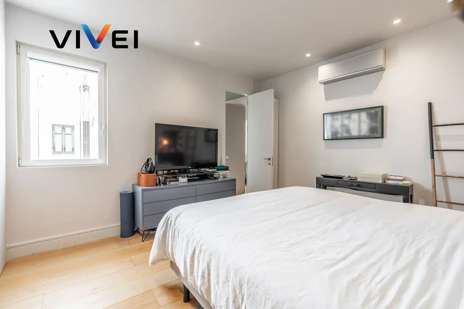 Schlafzimmer von Dachboden zum Verkauf in Madrid mit Klimaanlage, Heizung und Terrasse