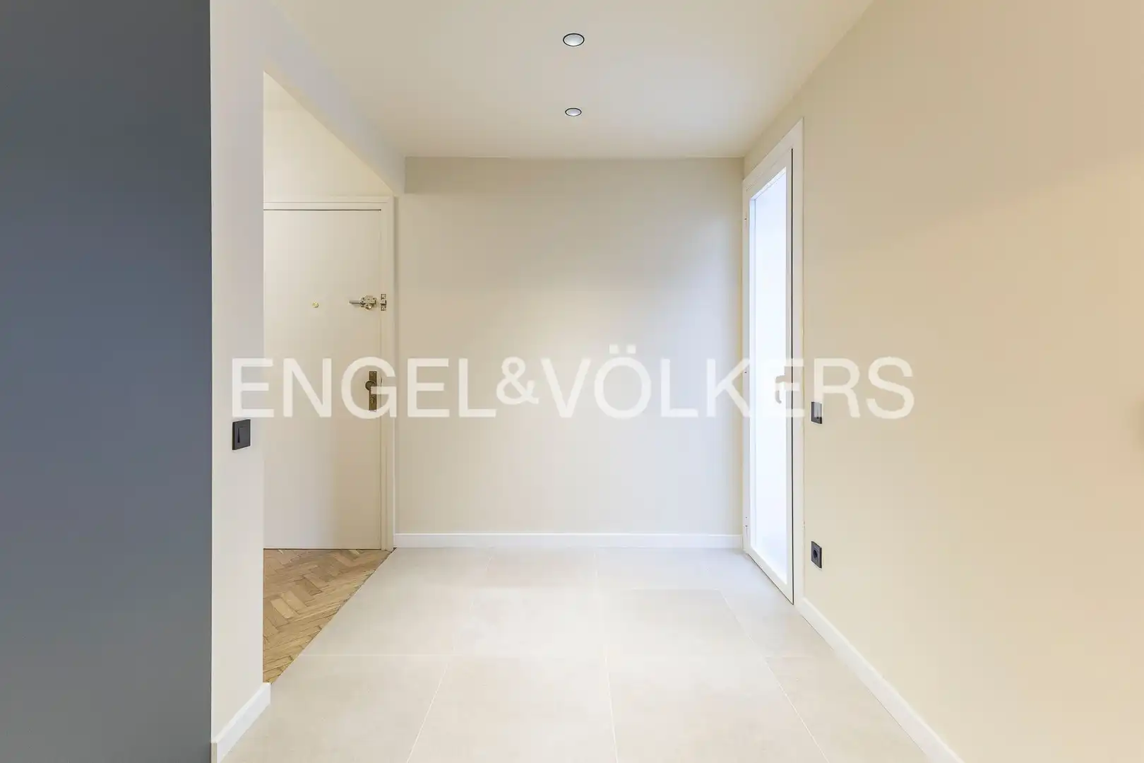 Flat for sale in Barcelona  with Air Conditioner, Heating and Parquet flooring