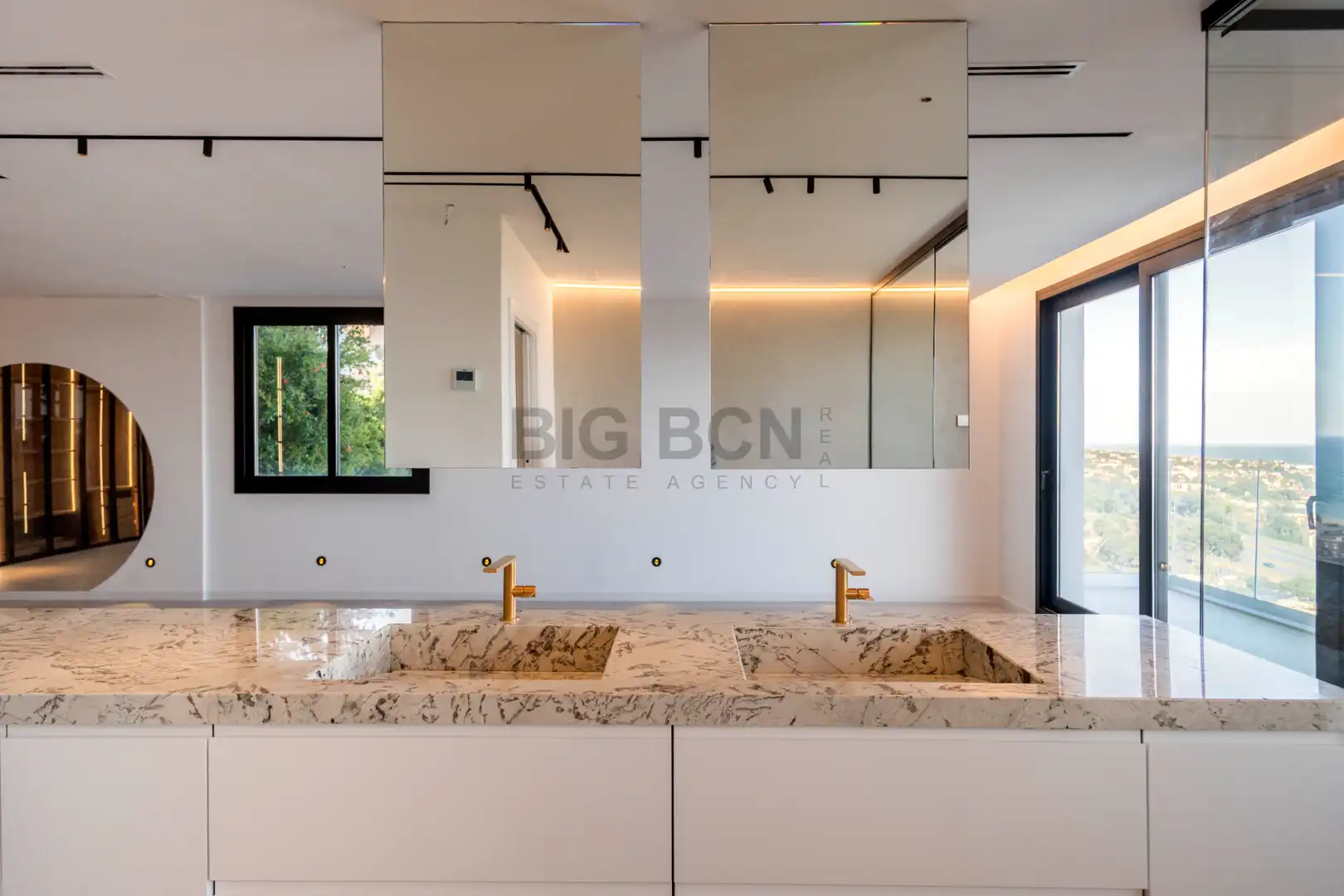 Bathroom of Houses for rent in Castelldefels  with Air Conditioner, Heating and Private garden