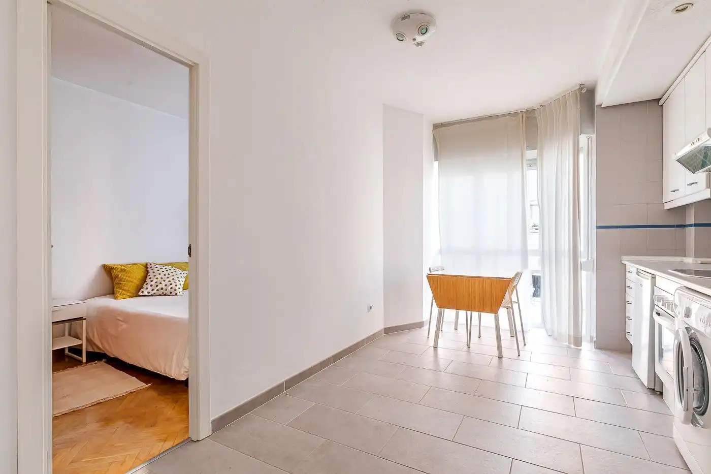 Habitación de Apartamento de alquiler en Madrid con Aire acondicionado, Calefacción y Amueblado