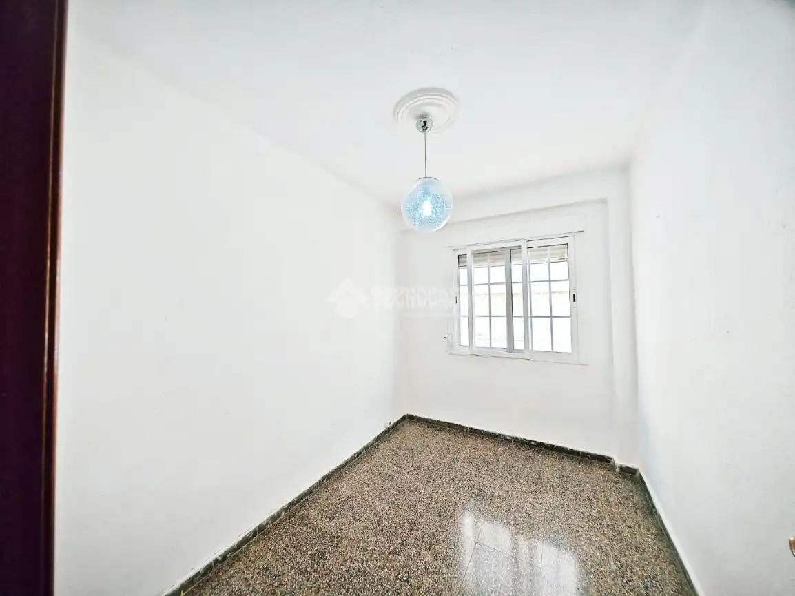 Schlafzimmer von Wohnung zum Verkauf in Burjassot