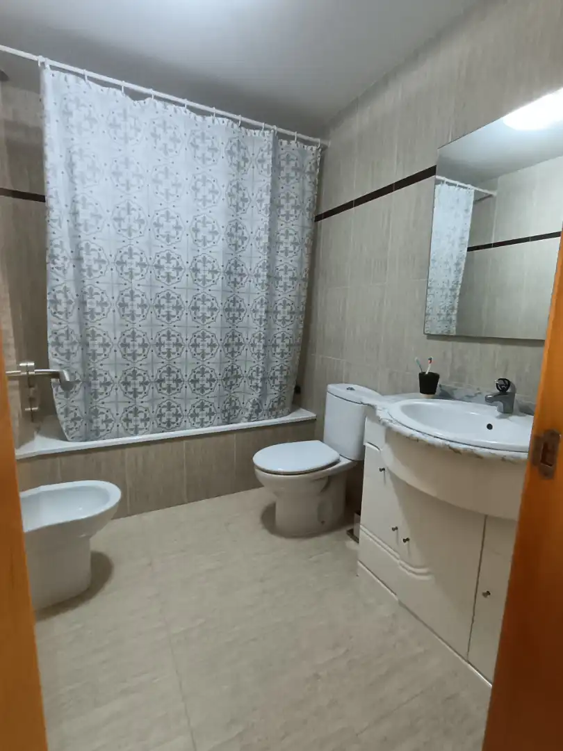 Baño de Casa adosada en venta en Almazora / Almassora con Aire acondicionado, Calefacción y Terraza