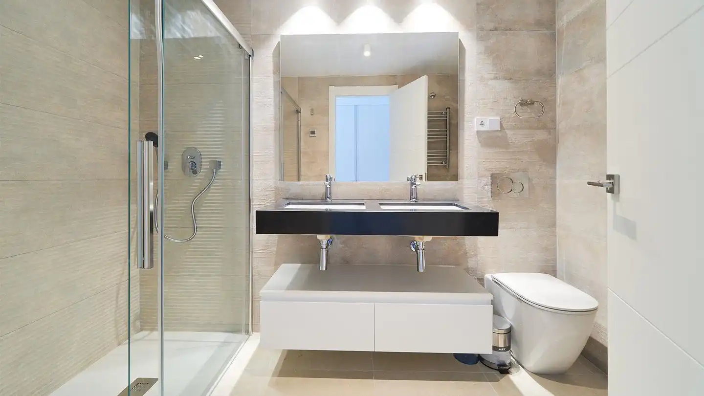 Baño de Piso en venta en Fuengirola con Aire acondicionado, Terraza y Amueblado