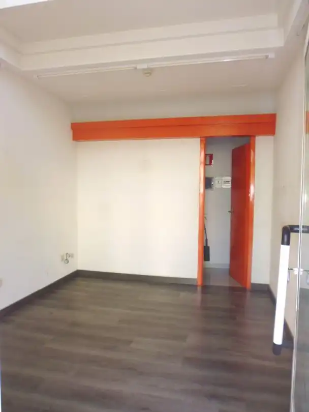 Geschaftsraum zur Miete in  Pamplona / Iruña mit Möbliert