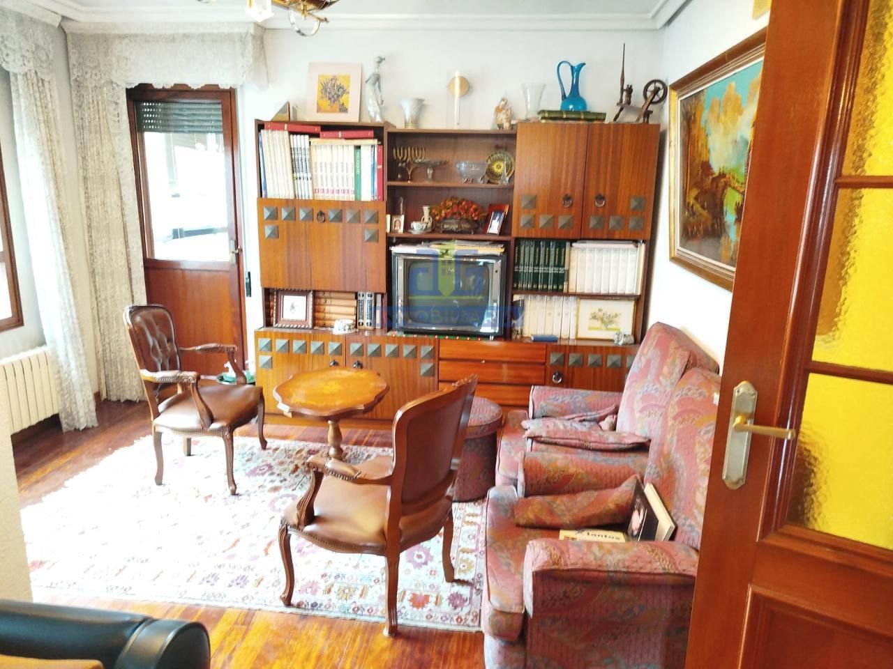 Sala d'estar de Pis en venda en León Capital  amb Calefacció, Parquet i Terrassa