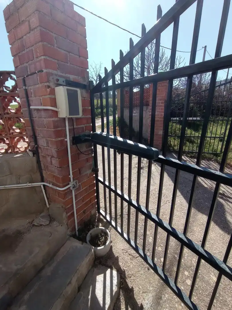 Aparcament de Casa o xalet en venda en Cáceres amb Aire condicionat, Calefacció i Jardí privat
