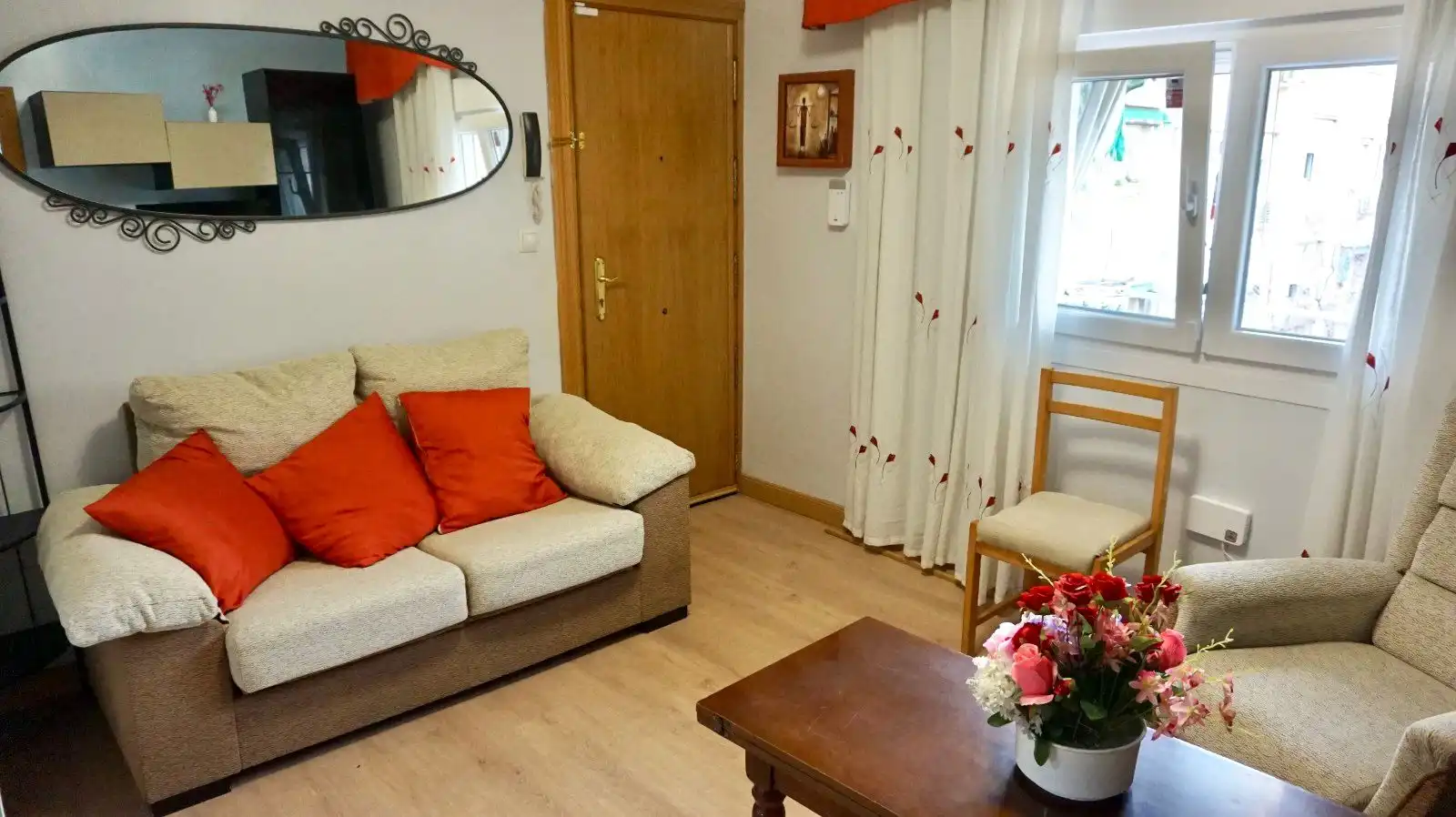 Living room of Flat for sale in Madrid  with Air Conditioner, Heating and Furnished