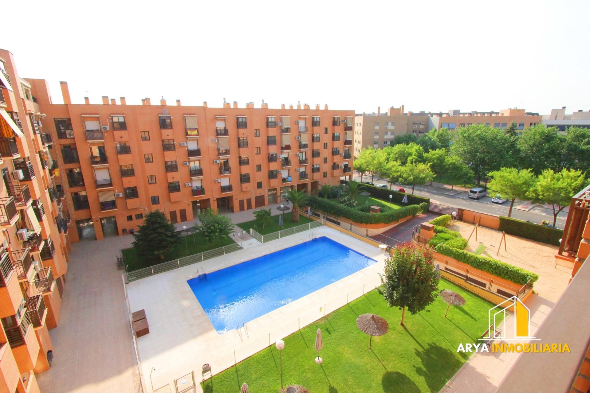 Swimming pool of Flat for sale in Torrejón de Ardoz  with Heating and Community pool