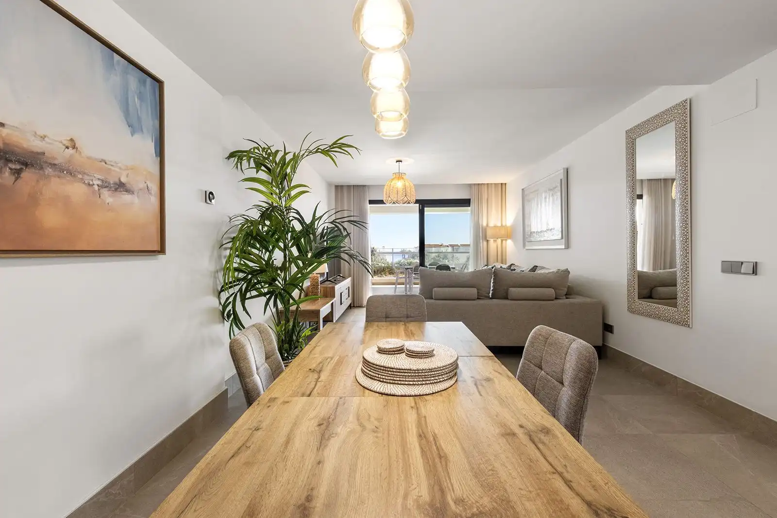 Menjador de Apartament en venda en Casares amb Aire condicionat, Terrassa i Moblat