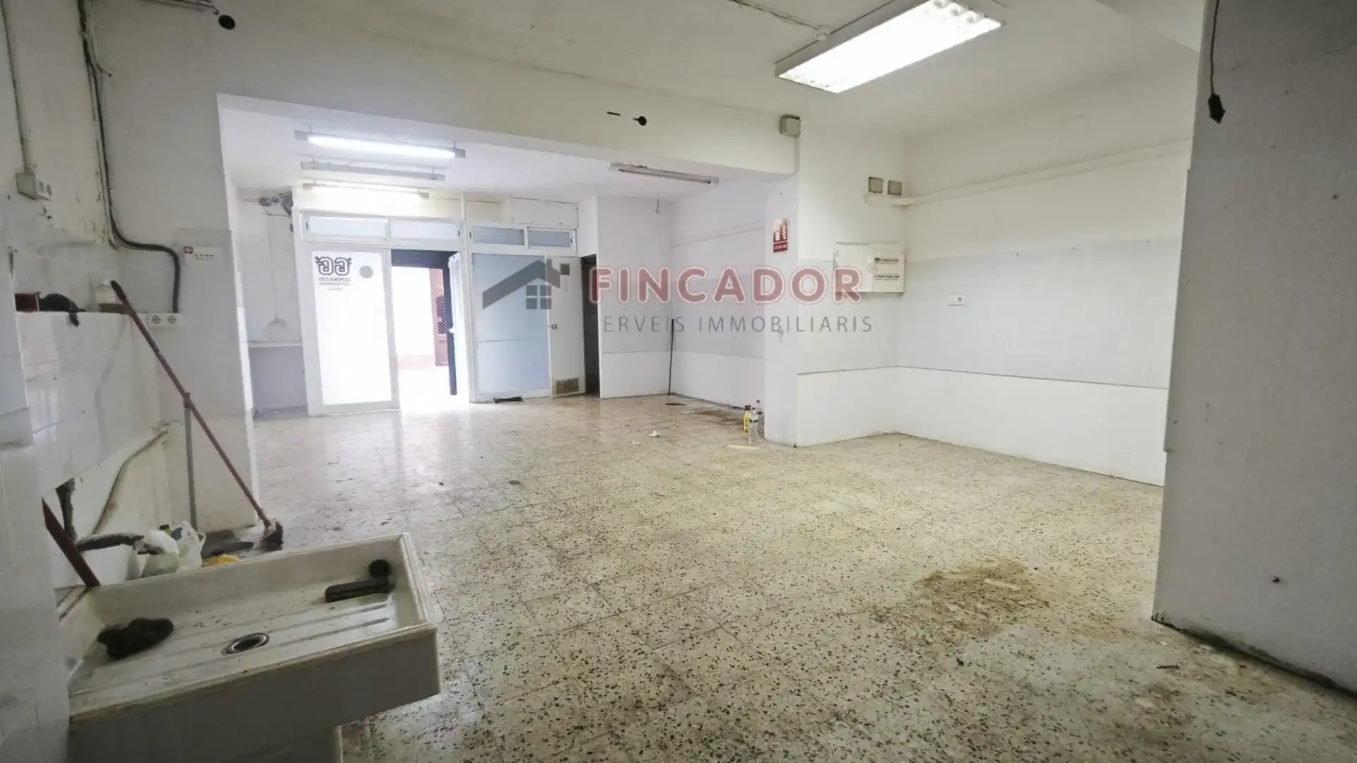 Local comercial en venta en Carrer de Salinas, imagen 2