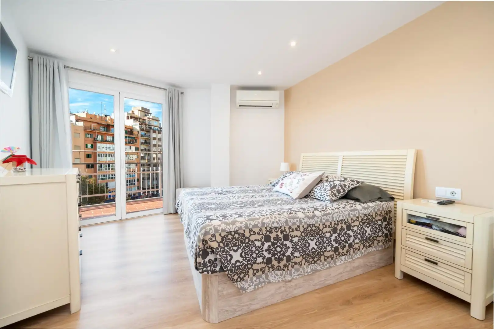 Bedroom of Flat for sale in  Palma de Mallorca  with Air Conditioner, Heating and Parquet flooring