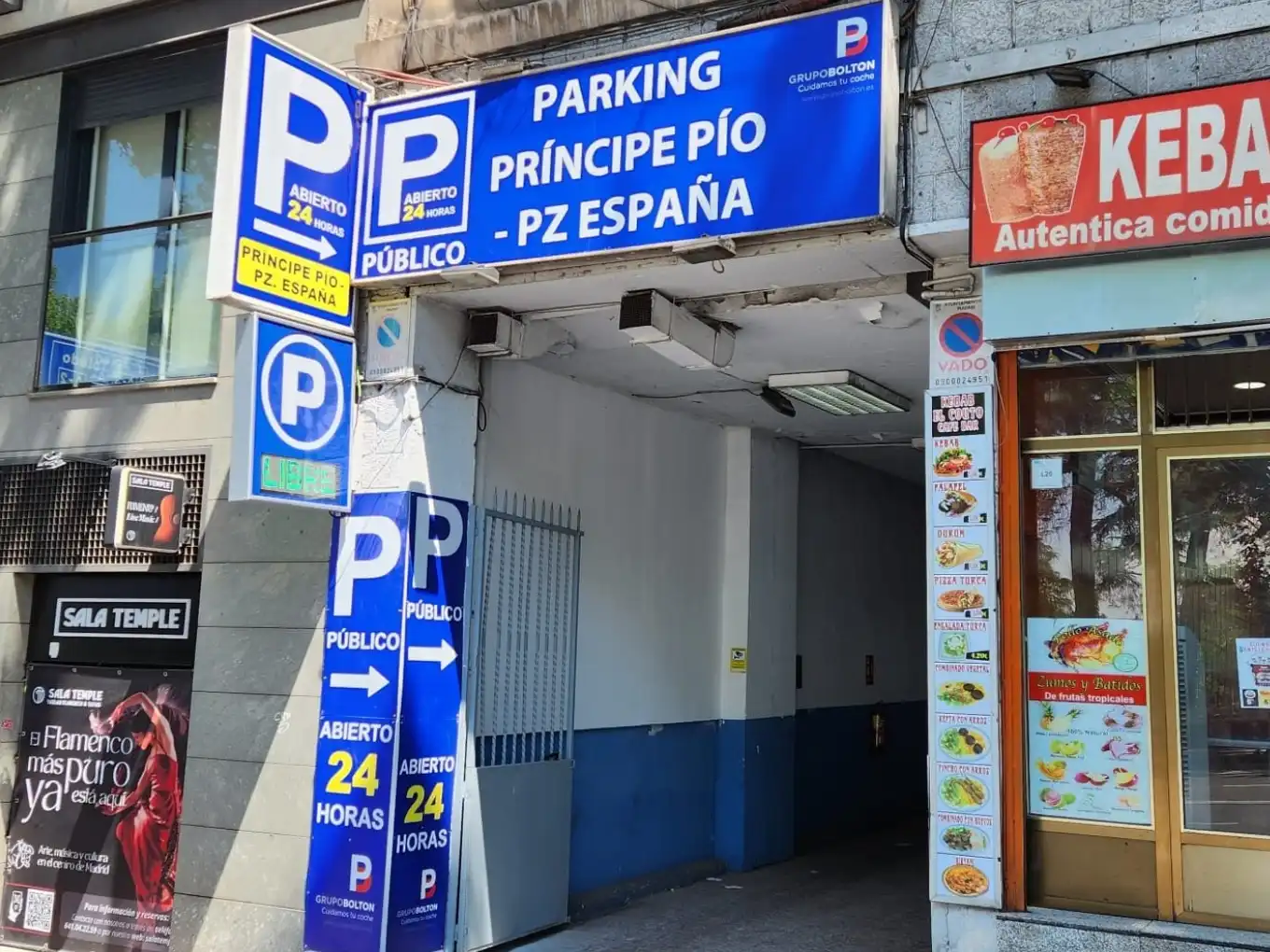 Parking of Garage for rent in Madrid  with Alarm