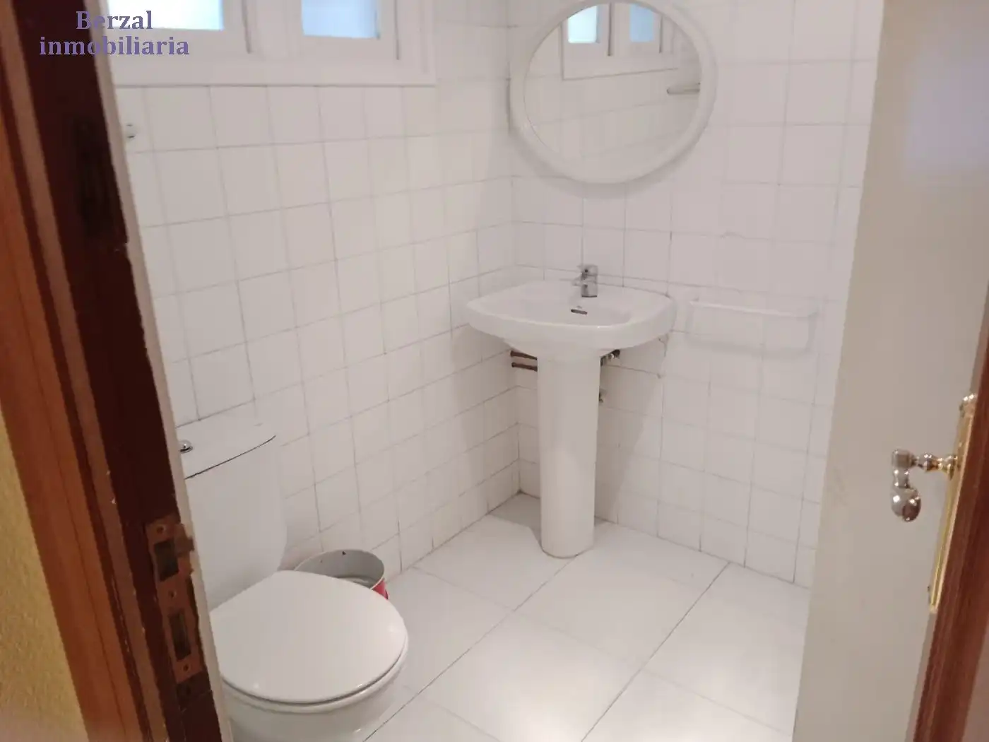 Bathroom of Office for rent in  Logroño  with Air Conditioner, Heating and Furnished