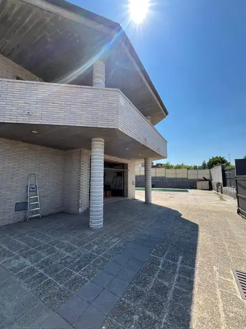 Vista exterior de Casa o chalet en venta en Olot con Aire acondicionado, Calefacción y Jardín privado