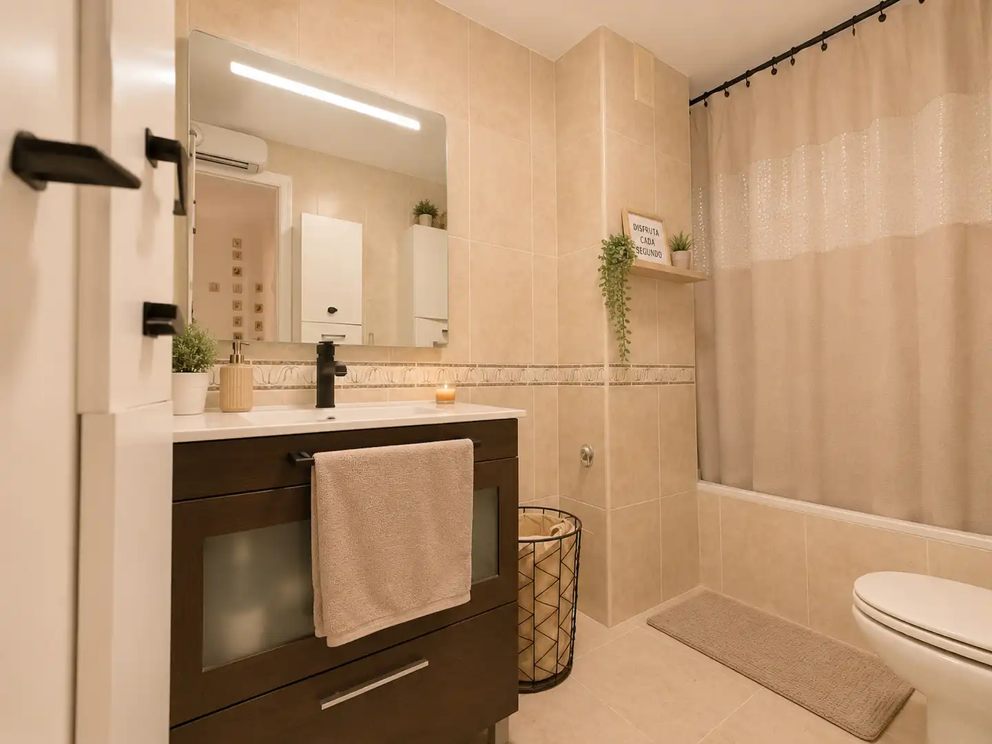 Bathroom of Flat for sale in Roquetas de Mar  with Air Conditioner, Terrace and Community pool