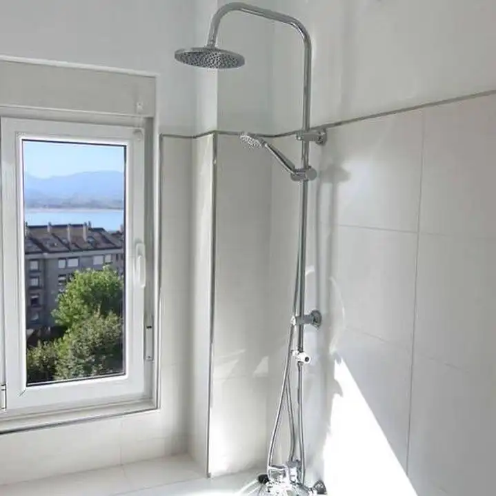 Baño de Piso de alquiler en Santander con Calefacción, Amueblado y Balcón