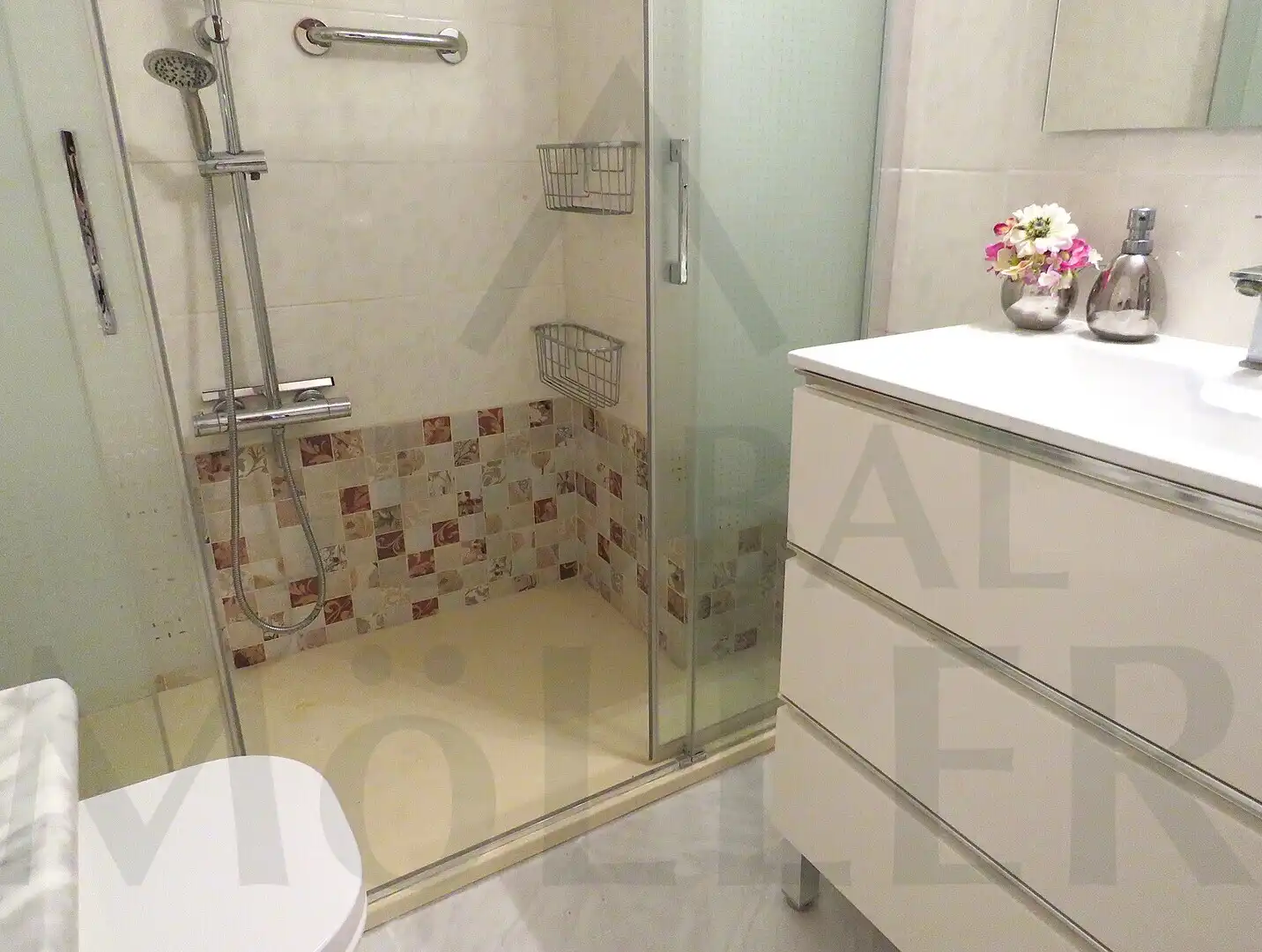 Baño de Piso en venta en Cartagena con Aire acondicionado, Amueblado y Horno