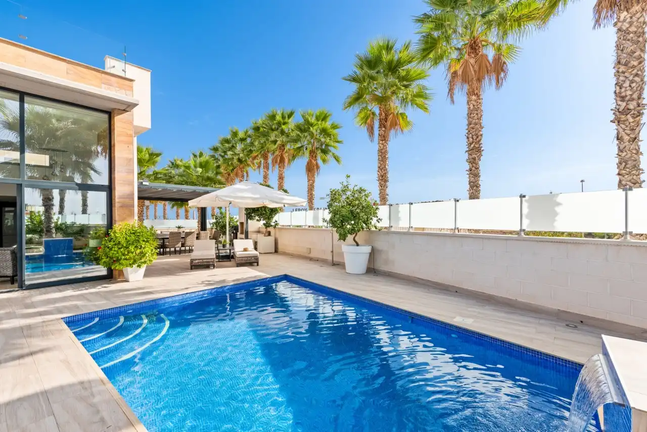 Piscina de Casa o xalet en venda en Rojales amb Aire condicionat, Jardí privat i Terrassa