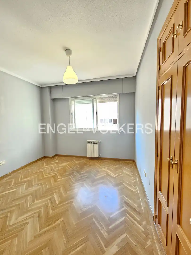 Dormitori de Àtic de lloguer en Pozuelo de Alarcón amb Aire condicionat, Calefacció i Parquet