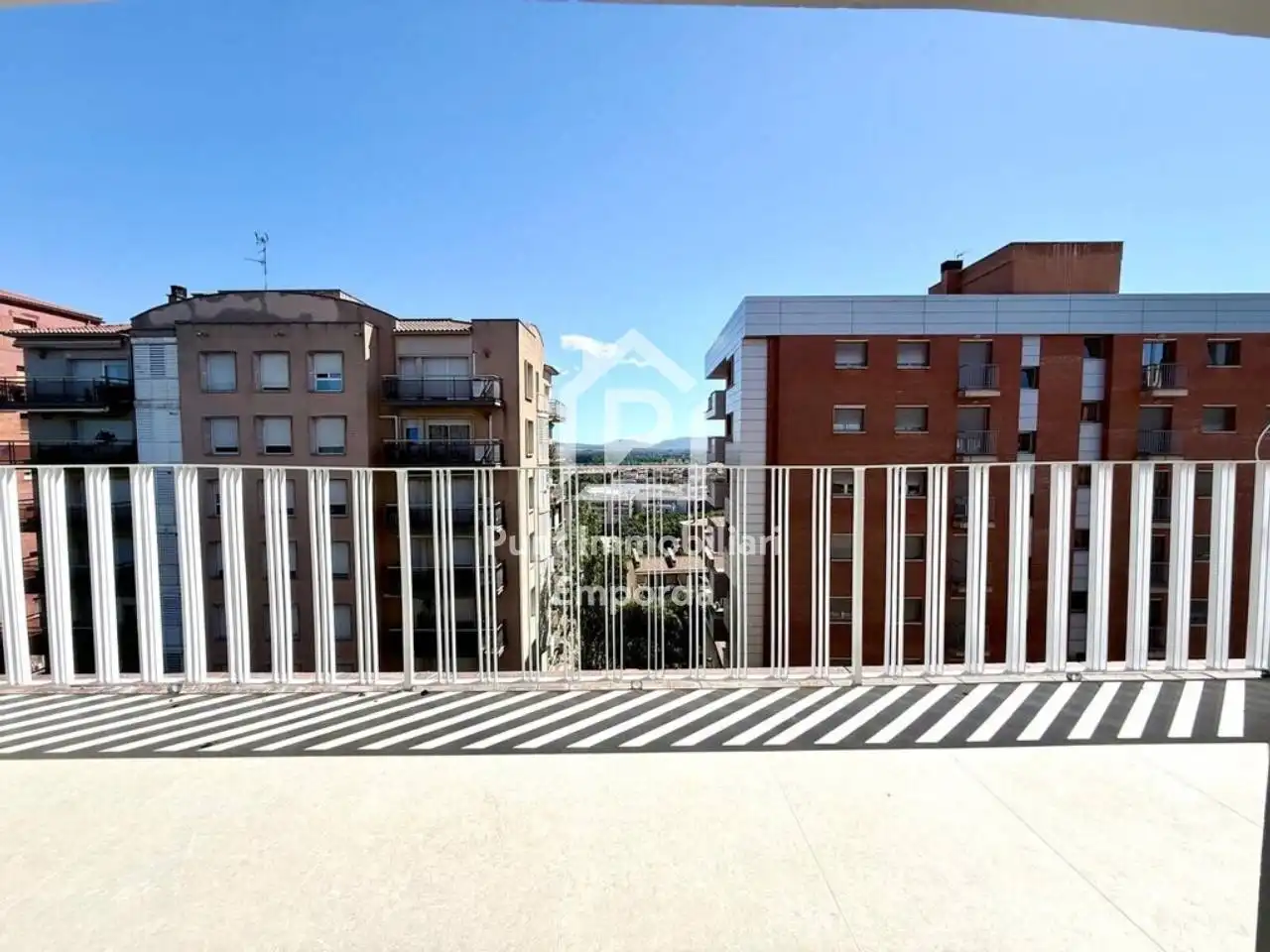 Außenansicht von Wohnung zum Verkauf in Figueres mit Klimaanlage, Heizung und Terrasse