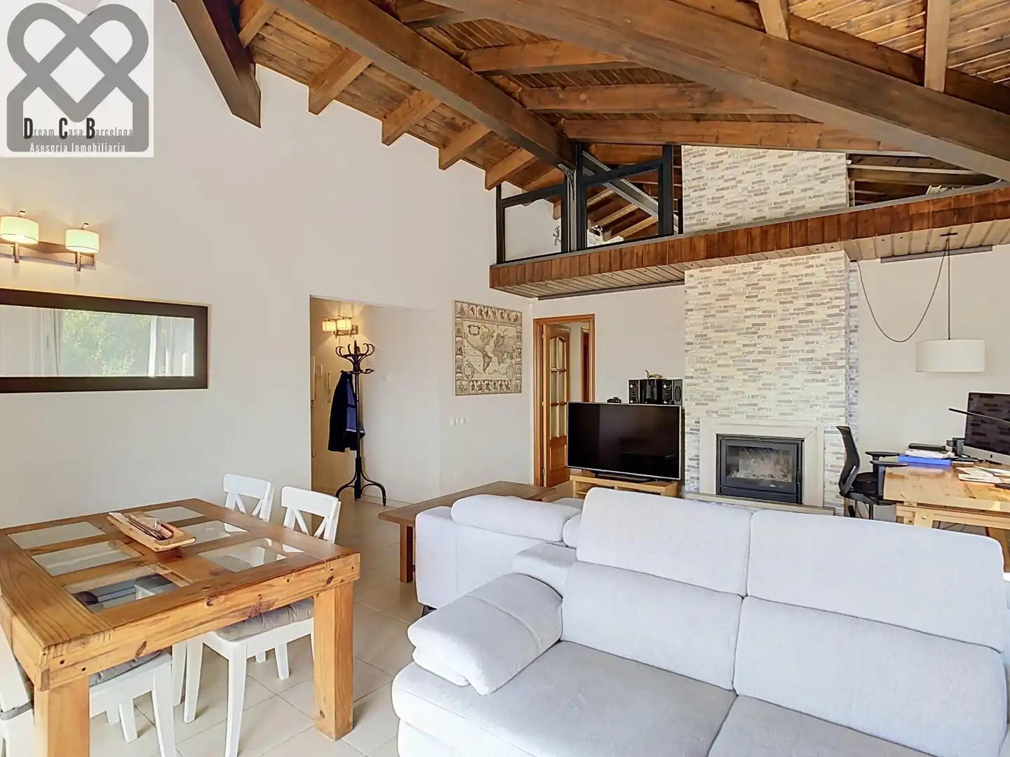 Sala d'estar de Casa o xalet en venda en Corbera de Llobregat, Barcelona