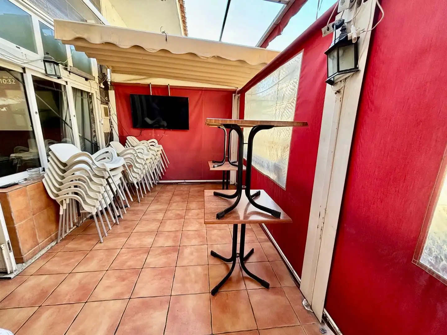 Terrasse von Geschaftsraum zur ubertragung in Benalmádena mit Klimaanlage, Terrasse und Möbliert
