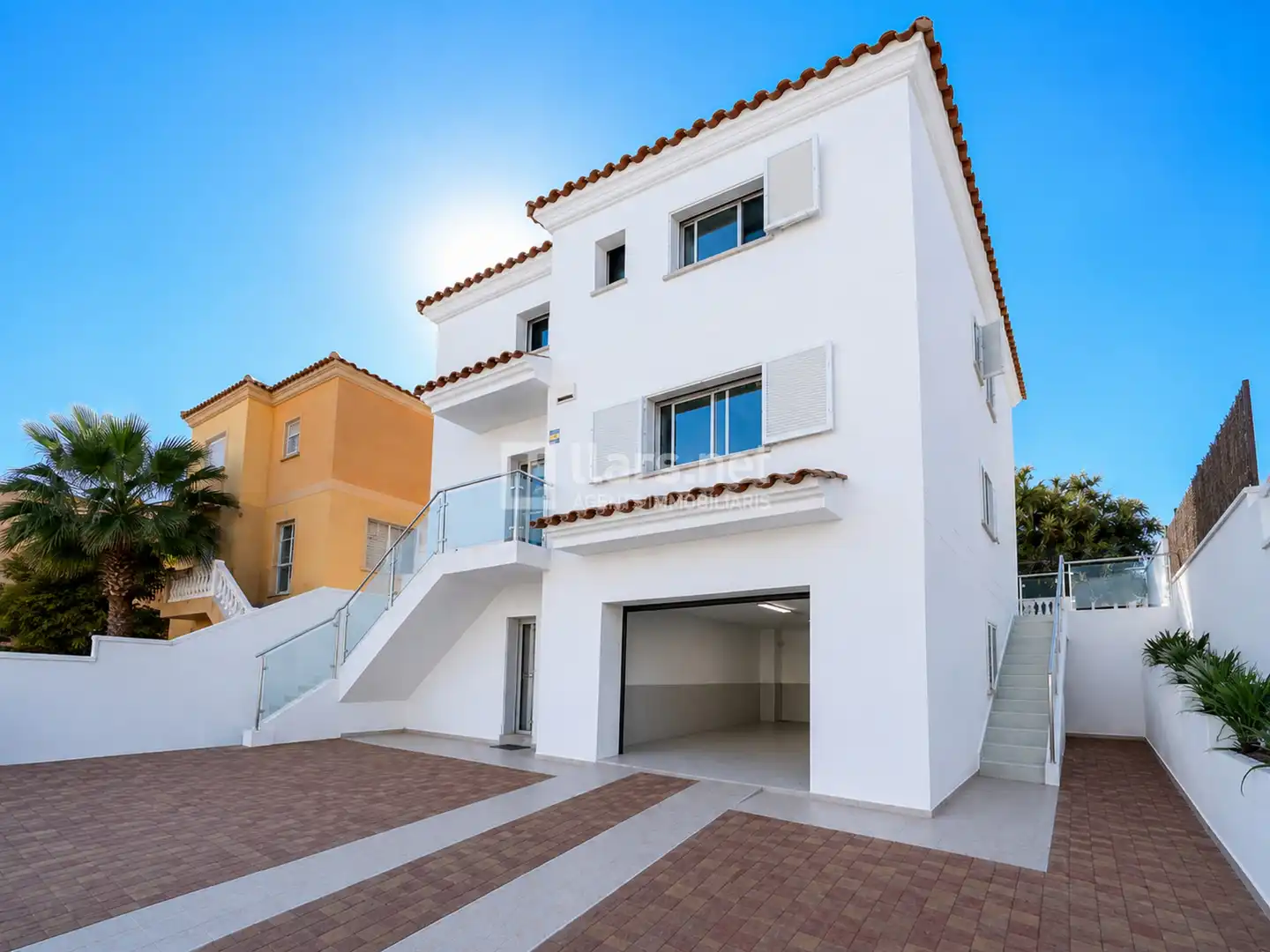 Vista exterior de Casa o xalet en venda en Sant Pere de Ribes amb Aire condicionat, Jardí privat i Terrassa