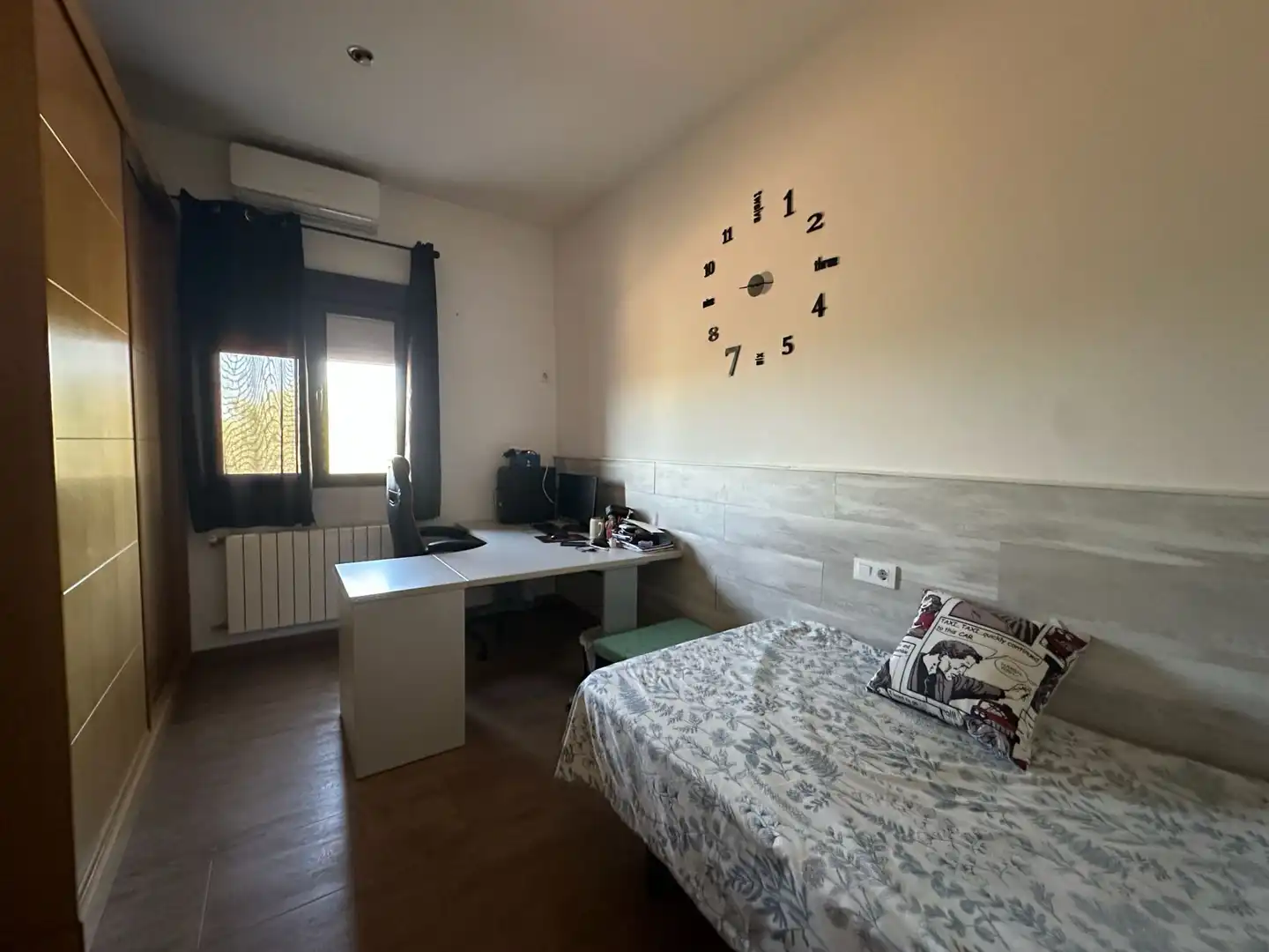 Bedroom of Houses for sale in Mengabril  with Air Conditioner, Heating and Swimming Pool