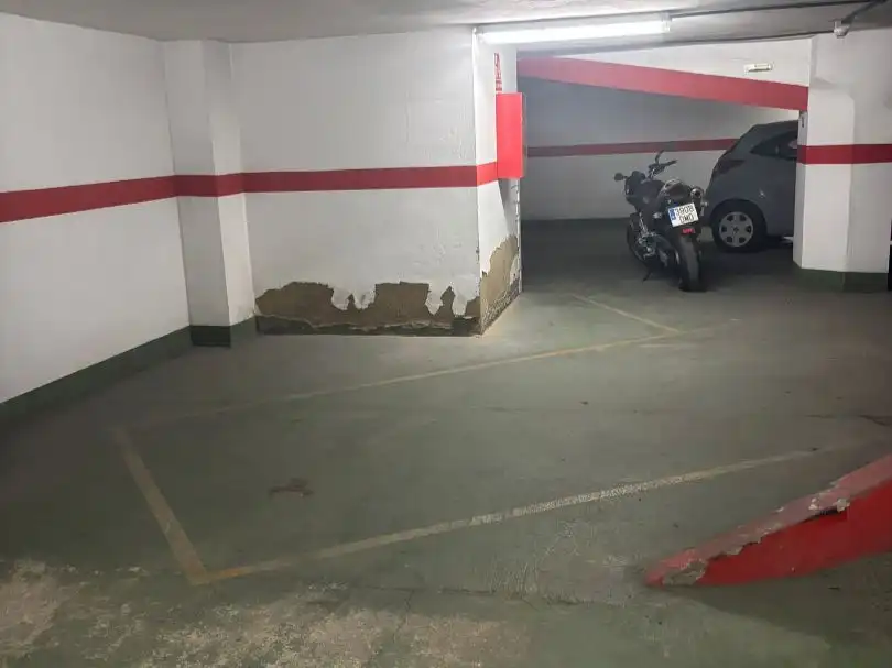 Parkplatz von Garage zum Verkauf in Huelva