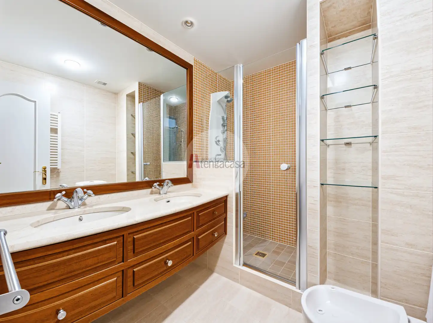 Bathroom of Attic for rent in Pozuelo de Alarcón  with Air Conditioner, Heating and Parquet flooring