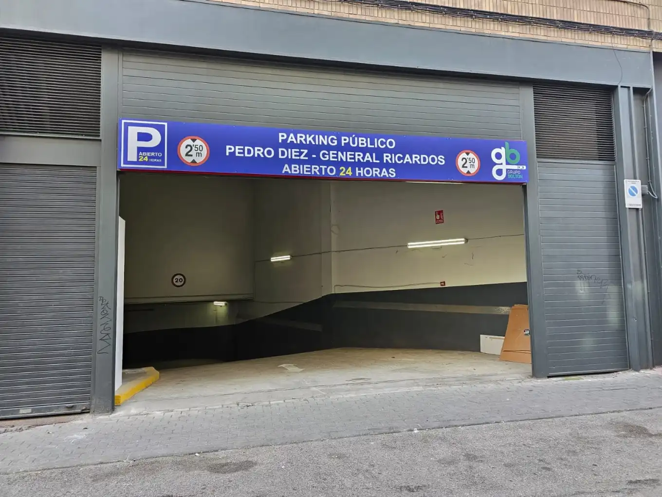 Parking of Garage for rent in Madrid  with Alarm